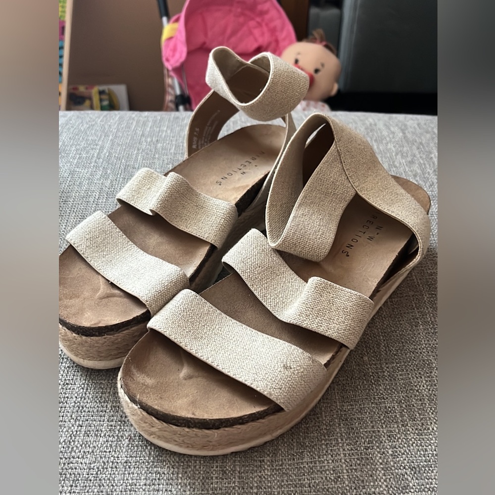 Tan platforms